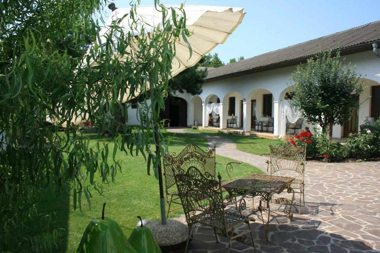 Hotel Arkadenhof Zur Puszta Graf Illmitz Exterior foto